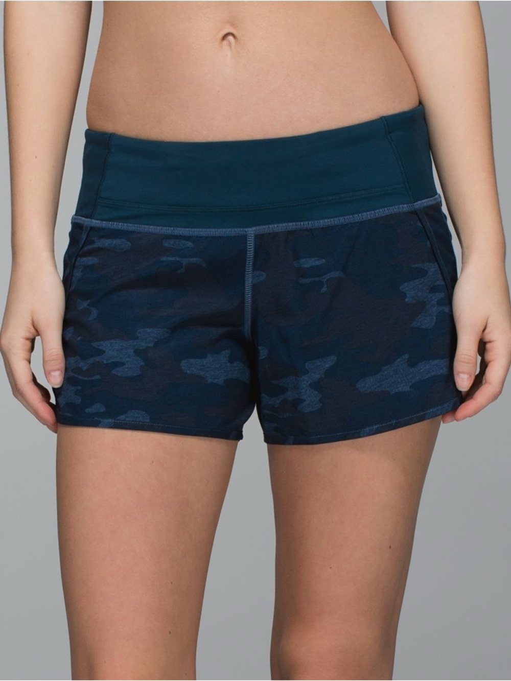 Lululemon Run Times Short *4-way Stretch camo oil slick blue / alberta lake
